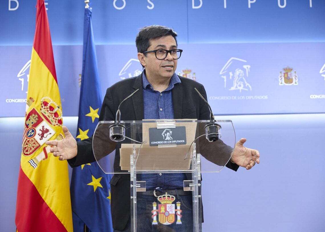 El secretario cuarto de la Mesa del Congreso, Gerardo Pisarello, durante una rueda de prensa anterior a la reunión de la junta de portavoces, en el Congreso de los Diputados, a 9 de septiembre de 2025, en Madrid (España).Jesús Hellín - Europa Press
