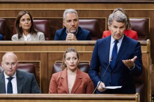 Encuestas electorales: las derechas, en los 200 escaños con un Vox que ya lidera el voto joven