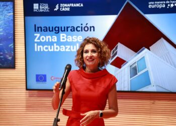 La vicepresidenta primera del Gobierno y ministra de Hacienda, María Jesús Montero, atiende a los medios en la inauguración del nuevo edificio que será la sede de Incubazul de Zona Franca de CádizROCÍO RUZ/EUROPA PRESS
