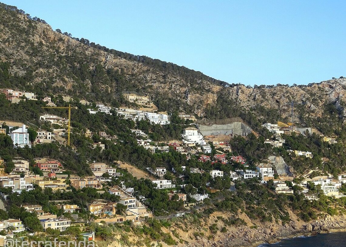 Archivo - Urbanizaciones en la costa de MallorcaTERRAFERIDA - Archivo