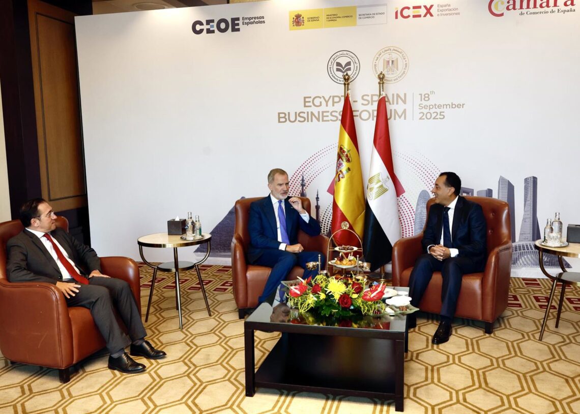 El Rey Felipe VI en el foro empresarial España-Egipto durante su visita de EstadoCASA S. M. EL REY