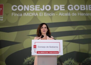 La presidenta de la Comunidad de Madrid, Isabel Díaz Ayuso, durante una rueda de prensa posterior a la reunión del Consejo de Gobierno, en la finca El Encín, a 17 de septiembre de 2025Alejandro Martínez Vélez - Europa Press