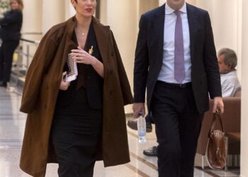 Archivo - La ministra de Inclusión, Seguridad Social y Migraciones, Elma Saiz y el ministro de Economía, Comercio y Empresa, Carlos Cuerpo, a su salida de una sesión de control al Gobierno, en el Senado.Alberto Ortega - Europa Press - Archivo