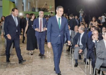 El presidente del Gobierno, Pedro Sánchez, este jueves en el aeropuerto de Alicante-Elche Miguel HernándezJOAQUÍN P. REINA / EUROPA PRESS