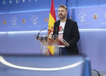El diputado de Sumar Alberto Ibáñez durante una rueda de prensa anterior a la reunión de la junta de portavoces, en el Congreso de los Diputados, a 9 de septiembre de 2025, en Madrid (España).Jesús Hellín - Europa Press