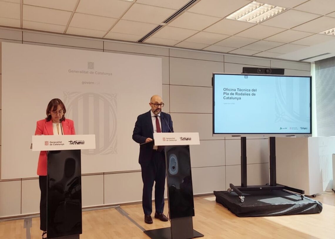 El presidente de Adif, Luis Pedro Marco, y la consellera de Territorio, Vivienda y Transición Ecológica de la Generalitat, Sílvia Paneque.EUROPA PRESS