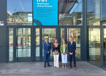 La presidenta del Congreso, Francina Armengol, ha visitado este jueves el Campus Bilbao As Fabrik, espacio pionero en formación cooperativa de la Universidad de Mondragón, y el centro Otalura de formación del Grupo Mondragón.CONGRESO
