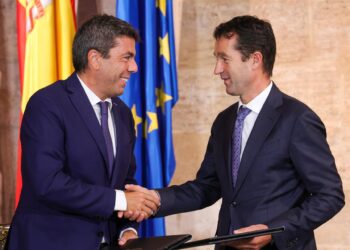 El 'president' de la Generalitat, Carlos Mazón, se reúne con el presidente ejecutivo de Indra Group, Ángel EscribanoGVA