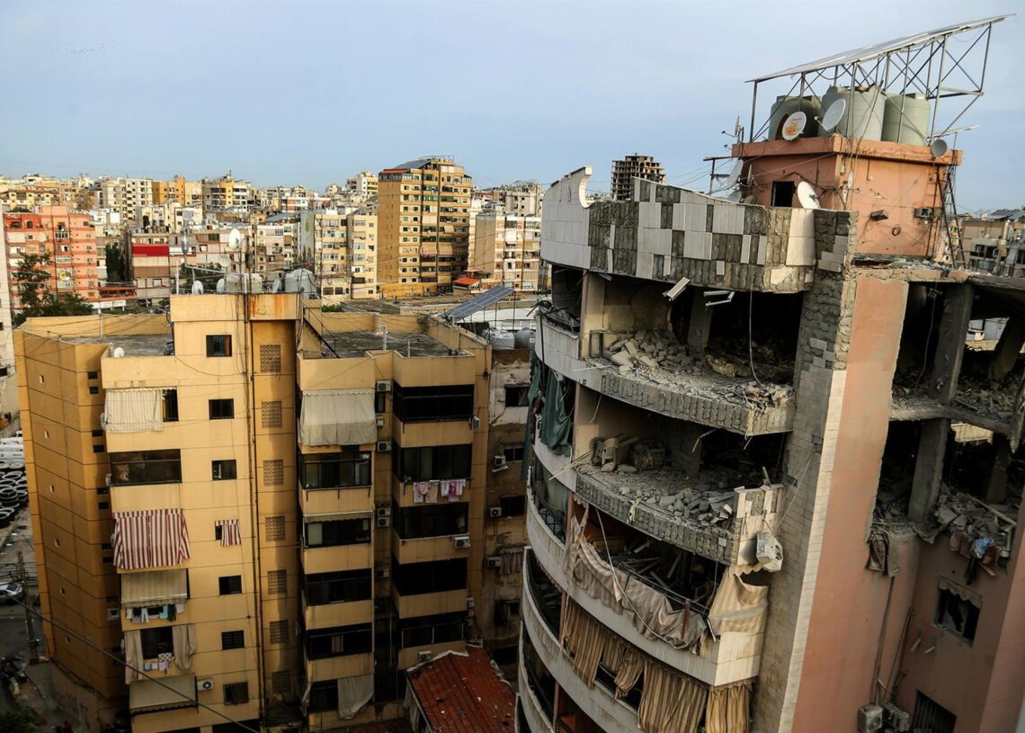 Archivo - Daños en un edificio en la capital de Líbano, Beirut, tras un bombardeo ejecutado por el Ejército de IsraelMarwan Naamani/ZUMA Press Wire/d / DPA - Archivo