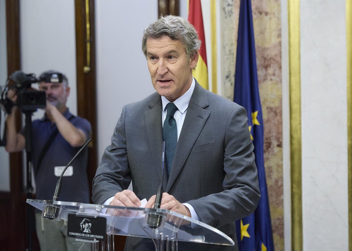 El presidente del PP, Alberto Núñez Feijóo, durante una rueda de prensa en el Congreso de los Diputados, a 24 de septiembre de 2025, en Madrid (España). Jesús Hellín - Europa Press