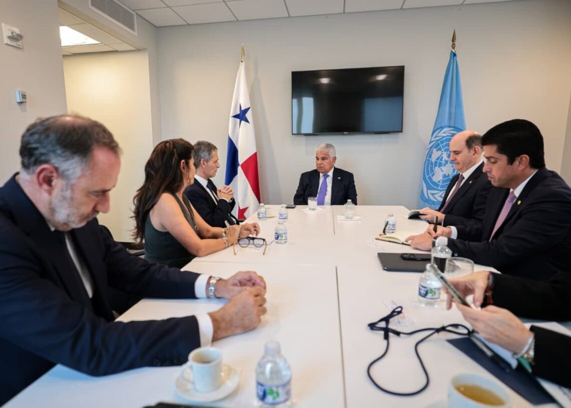 Representantes de la naviera CMA CGM reunidos con el presidente de Panamá, José Raúl Mulino, en Nueva York.GOBIERNO DE PANAMÁ