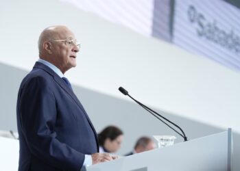 Archivo - El presidente del Banco Sabadell, Josep Oliu, interviene durante la junta general extraordinaria de accionistas de Banco Sabadell, a 6 de agosto de 2025, en Sabadell, Barcelona, Catalunya (España)David Zorrakino - Europa Press - Archivo