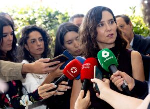 Ayuso da la espalda a la legislación del aborto y abre un conflicto con el Gobierno que podría llegar al Constitucional