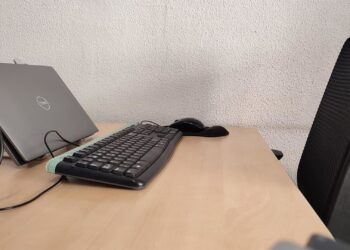 Archivo - Un escritorio vacío. Absentismo laboral.EUROPA PRESS - Archivo