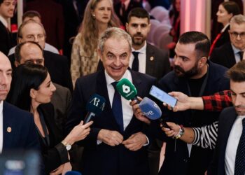 El expresidente del Gobierno José Luis Rodríguez Zapatero atiende a los medios tras el encuentro 'China-Europe Talent Forum', organizado por el Grupo Adecco y la Beijing Talent Work Bureau', en el Hotel Mandarin Oriental Ritz, a 25 de septiembre de 2025, Carlos Luján - Europa Press
