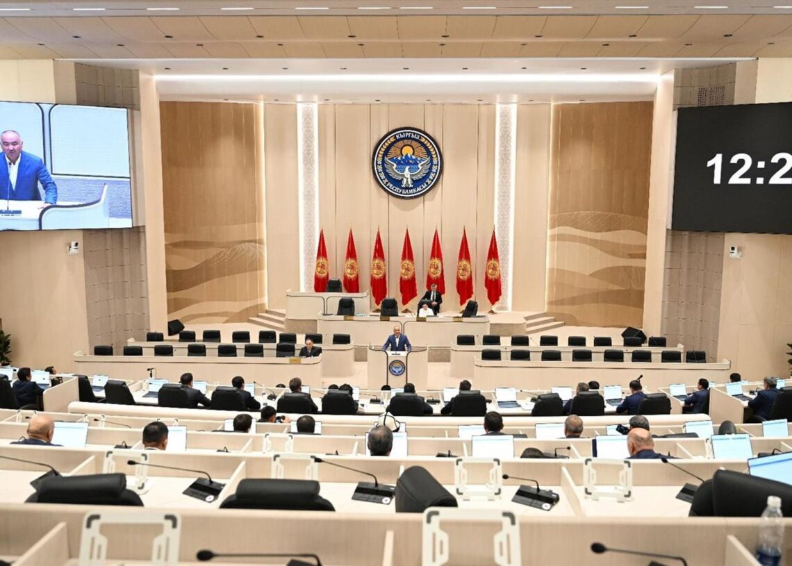 Vista general del Parlamento de Kirguistán durante una sesiónPARLAMENTO DE KIRGUISTÁN