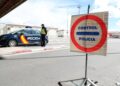 Archivo - Efectivos de la de la Policía Nacional realizan controles en el puesto fronterizo con Portugal en Fuentes de Oñoro (Salamanca)Manuel Ángel Laya - Europa Press - Archivo
