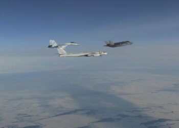 Archivo - Imagen de archivo de varios aviones estadounidenses interceptando cazas rusos.Europa Press/Contacto/Tsgt. Donald Hudson/U.S. Air