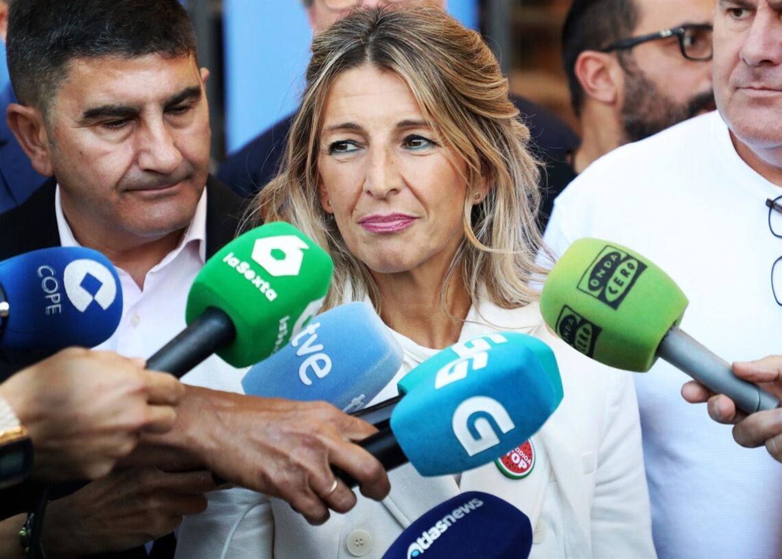 La vicepresidenta segunda del Gobierno y ministra de Trabajo y Economía Social, Yolanda Díaz, ofrece declaraciones a la prensa tras visitar las instalaciones de Navantia en Ferrolterra, a 25 de septiembre de 2025, en Ferrol, A Coruña, Galicia (España). YoRaúl Lomba - Europa Press