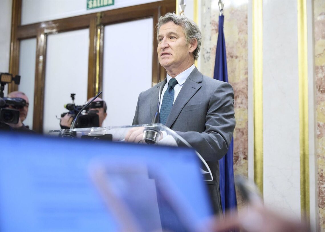 El presidente del PP, Alberto Núñez Feijóo, durante una rueda de prensa en el Congreso de los Diputados, a 24 de septiembre de 2025, en Madrid (España).Jesús Hellín - Europa Press