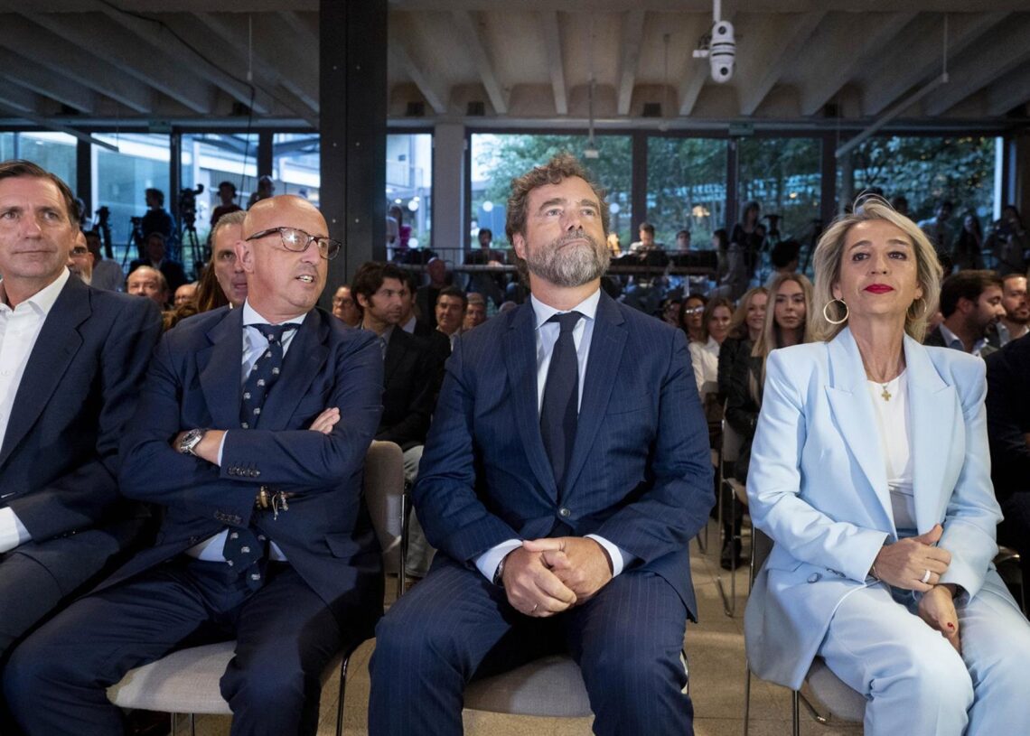 El exportavoz de Vox, Iván Espinosa de los Monteros (2d), presenta ‘Atenea’, su nuevo ‘think tank’, a 25 de septiembre de 2025, en Madrid (España).a 25 de septiembre de 2025, en Madrid (España). Espinosa de los Monteros define ‘Atenea’ como un espacio parAlberto Ortega - Europa Press