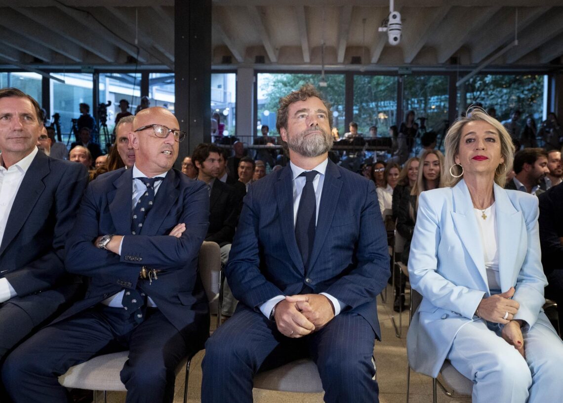 El exportavoz de Vox, Iván Espinosa de los Monteros (2d), presenta ‘Atenea’, su nuevo ‘think tank’, a 25 de septiembre de 2025, en Madrid (España).a 25 de septiembre de 2025, en Madrid (España). Espinosa de los Monteros define ‘Atenea’ como un espacio parAlberto Ortega - Europa Press