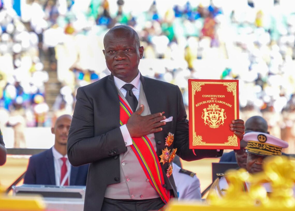 Archivo - El presidente de Gabón, Clotaire Oligui Nguema, durante su toma de posesión en mayo de 2025 en la capital, Libreville (archivo)Europa Press/Contacto/Zheng Yangzi - Archivo