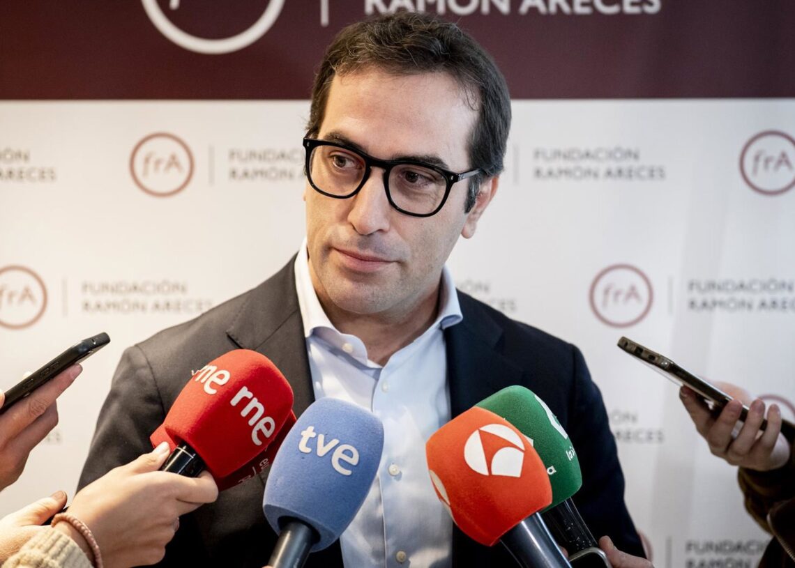 El ministro de Economía, Comercio y Empresa, Carlos Cuerpo, ofrece declaraciones a la prensa durante la primera jornada de la 'Conferencia 40 años de Fedea: los retos de la economía española', en la Fundación Ramón Areces, a 26 de septiembre de 2025, en MA. Pérez Meca - Europa Press