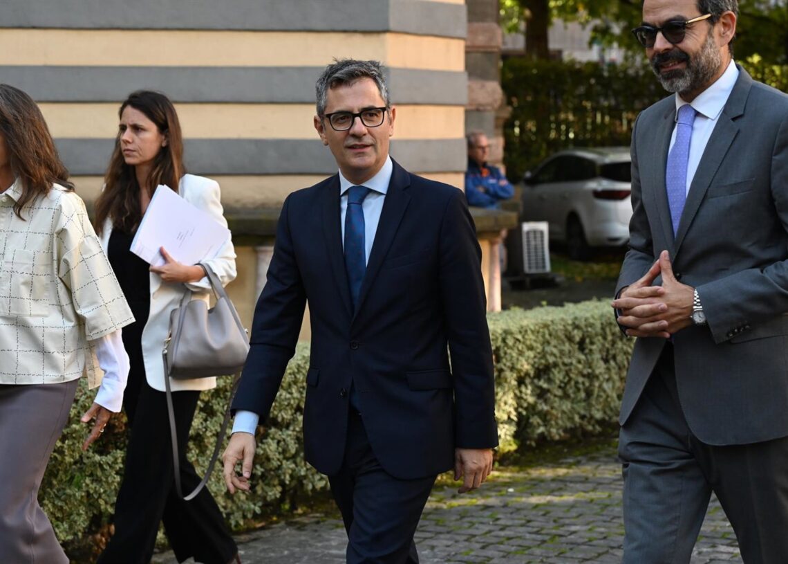 El ministro de Justicia, Félix Bolaños, llega a dar declaraciones a la prensa antes de acudir a la Apertura del Año Judicial 2025-2026, a 26 de septiembre de 2025, en Bilbao, Vizcaya, País Vasco (España).David de Haro - Europa Press