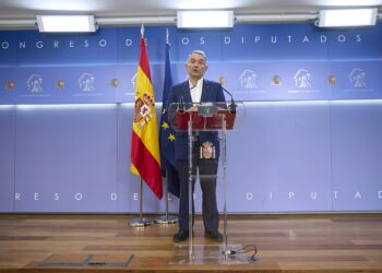 El portavoz adjunto y diputado de Sumar en el Congreso, Enrique Santiago, durante una rueda de prensa, en el Congreso de los Diputados, a 12 de septiembre de 2025, en Madrid (España). Jesús Hellín - Europa Press