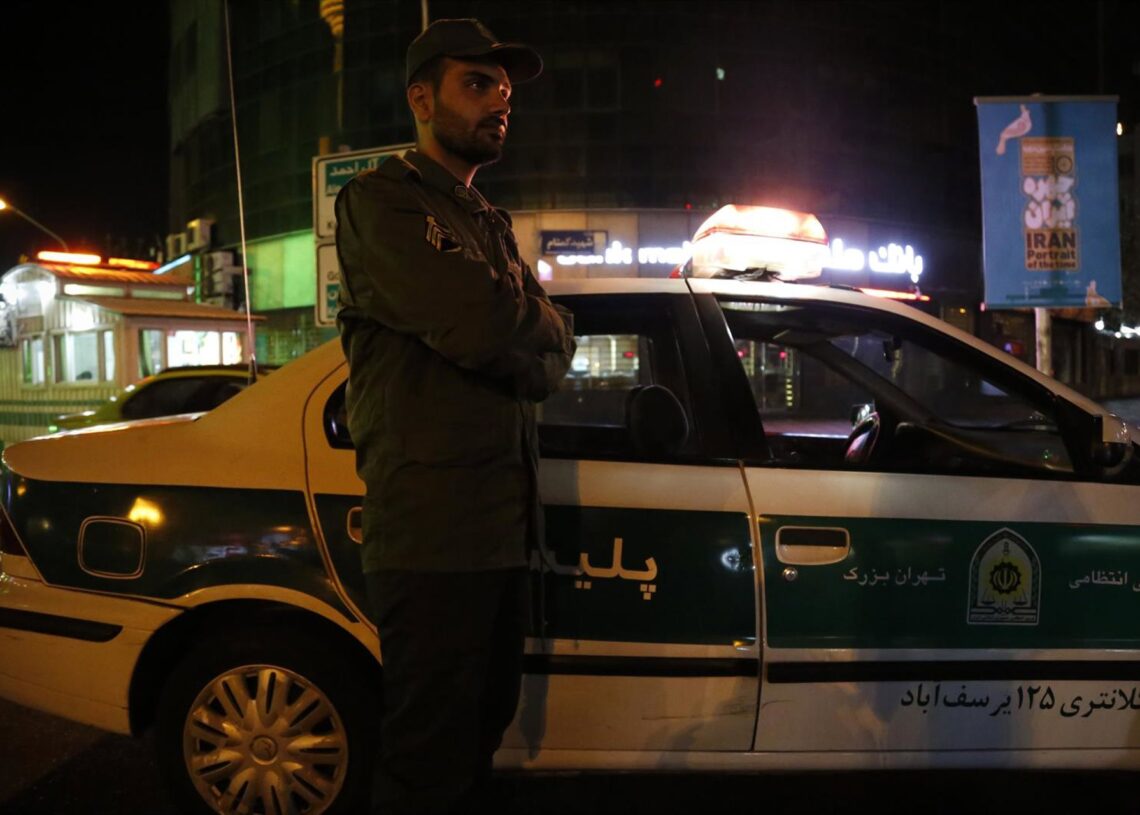 Archivo - Un agente de la Policía en Teherán, Irán (archivo)ROUZBEH FOULADI / ZUMA PRESS / CONTACTOPHOTO