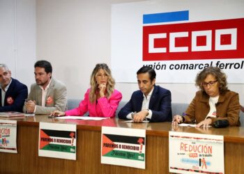 La vicepresidenta segunda y ministra de Trabajo y Economía Social, Yolanda Díaz (c), inaugura el Edificio Sindical, a 26 de septiembre de 2025, en Ferrol, A Coruña, Galicia.Raúl Lomba - Europa Press