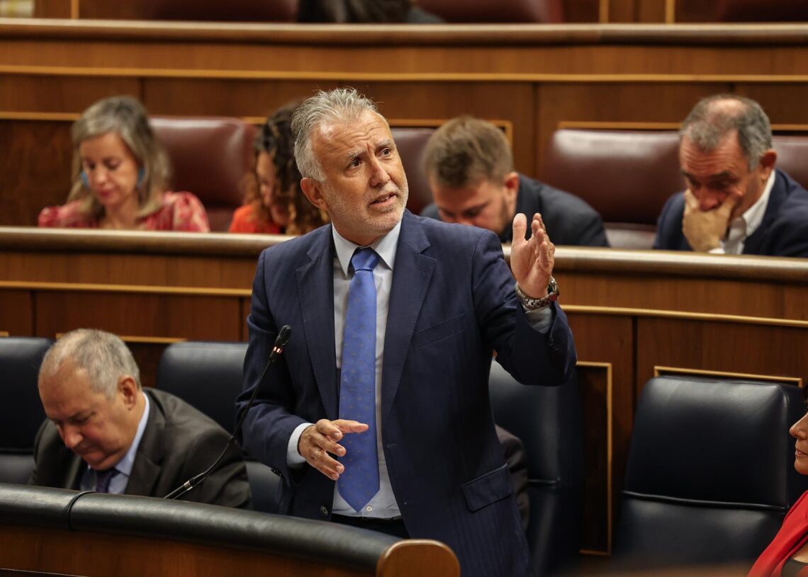 El ministro de Política Territorial, Ángel Víctor Torres, interviene durante una sesión de control al Gobierno en el CongresoAnanda Manjón - Europa Press