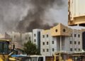 Archivo - Fotografía de archivo de columnas de humo en la ciudad de El Fasher en el marco de los combates entre el Ejército de Sudán y las paramilitares Fuerzas de Apoyo Rápido (RSF)STRINGER / ZUMA PRESS / CONTACTOPHOTO - Archivo