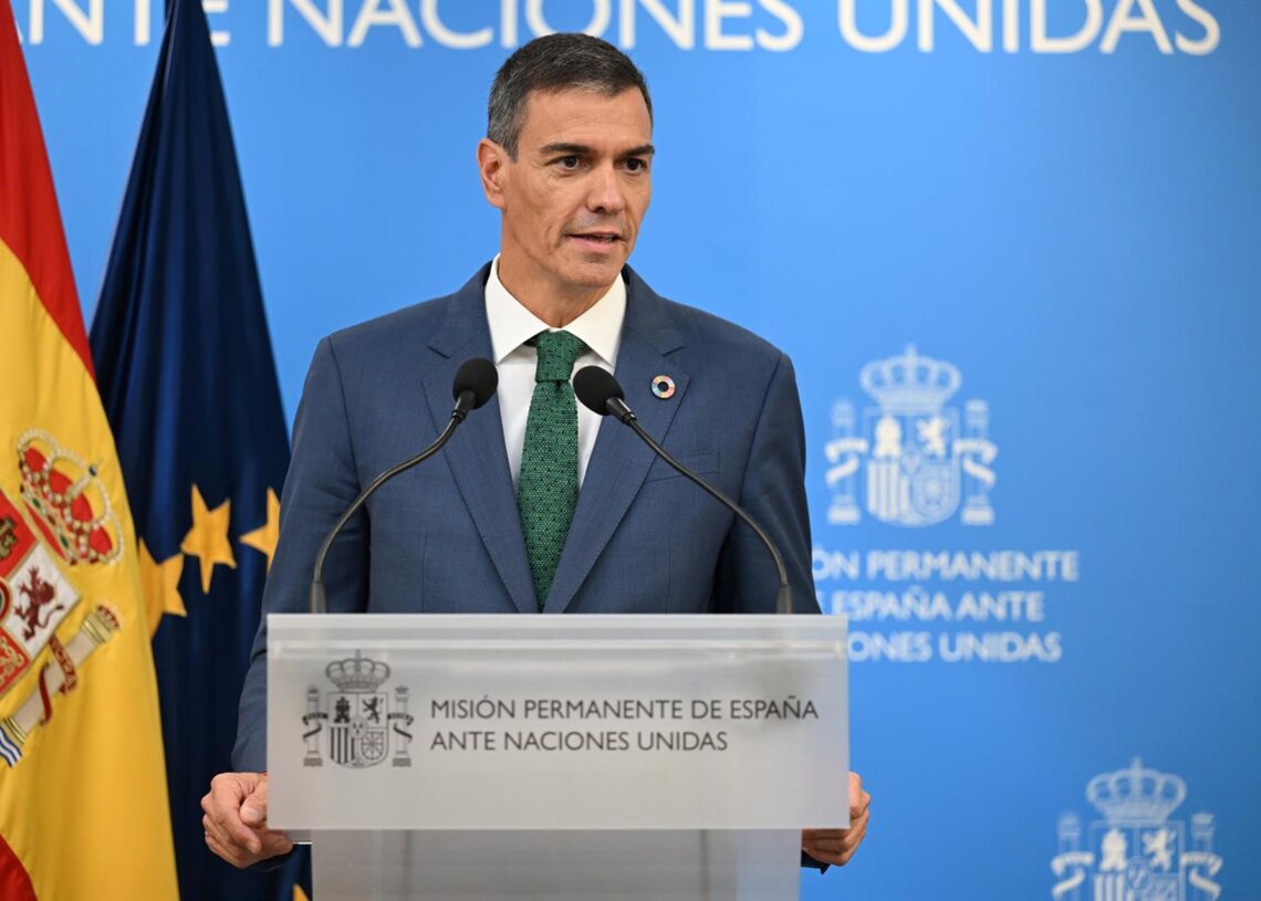 El presidente del Gobierno, Pedro Sánchez, comparece ante los medios de comunicación, en la sede de la Representación Permanente de España ante Naciones Unidas, el 25 de septiembre de 2025, en Nueva York Pool Moncloa/Borja Puig de la Bellacasa