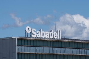 Accionistas minoritarios del Banco Sabadell desaprueban la propuesta de OPA mejorada de BBVA