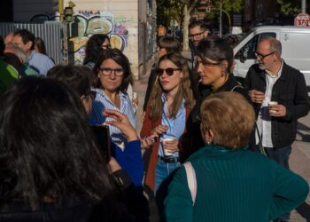 La portavoz de Más Madrid en la Asamblea, Manuela Bergerot,  visita a los vecinos afectados por la Línea 7B.MÁS MADRID