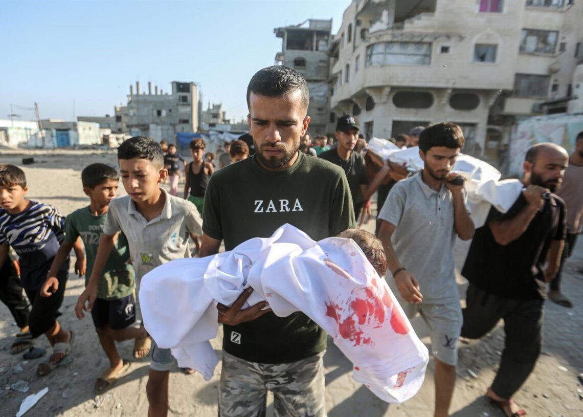 Un cadáver en un hospital de la Franja de GazaEuropa Press/Contacto/Omar Ashtawy