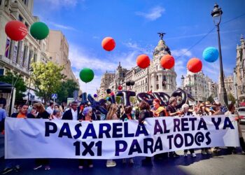 Más de 30.000 mutualistas reclaman frente al Congreso de los Diputados una "pasarela 1x1" al RETA.RAMIRO GIL