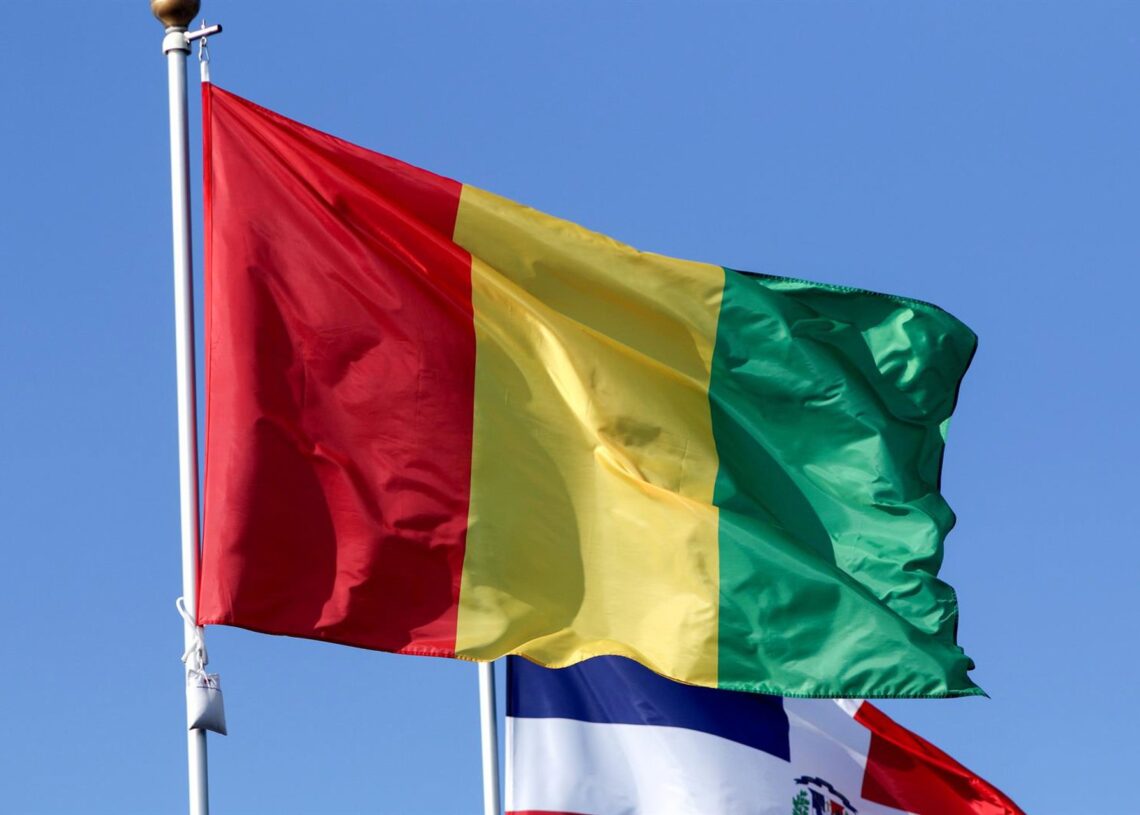 Archivo - Imagen de archivo de la bandera de Guinea. Europa Press/Contacto/Maksim Konstantinov
