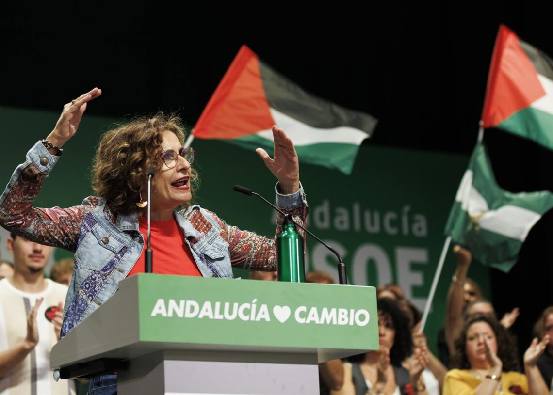 La vicepresidenta primera y secretaria general del PSOE-A, María Jesús Montero, este sábado en un acto público en Maracena (Granada).Álex Cámara - Europa Press