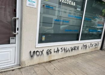 Pintada en el edificio de la sede provincial del PSOE de LugoPSOE