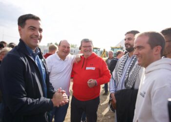 El lehendakari, Imanol Pradales (i), durante la celebración del 'Alderdi Eguna'Iñaki Berasaluce - Europa Press