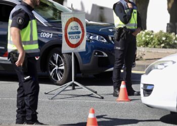 Archivo - Varios agentes de la Policía Nacional durante un control policial Javi Colmenero - Europa Press - Archivo