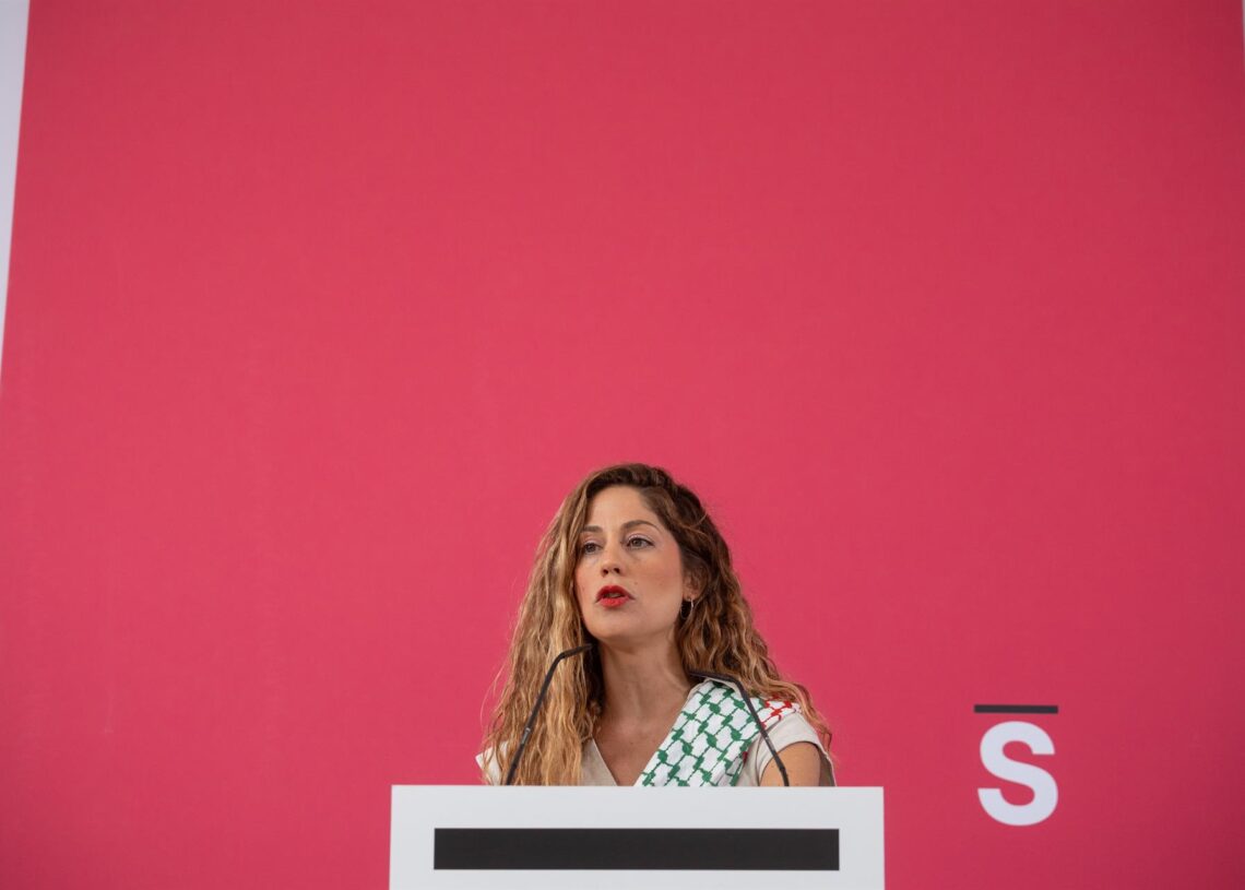 La coordinadora del Movimiento Sumar, Lara Hernández, durante una rueda de prensa, en el Espacio Rastro, a 15 de septiembre de 2025, en Madrid (España).Alejandro Martínez Vélez - Europa Press