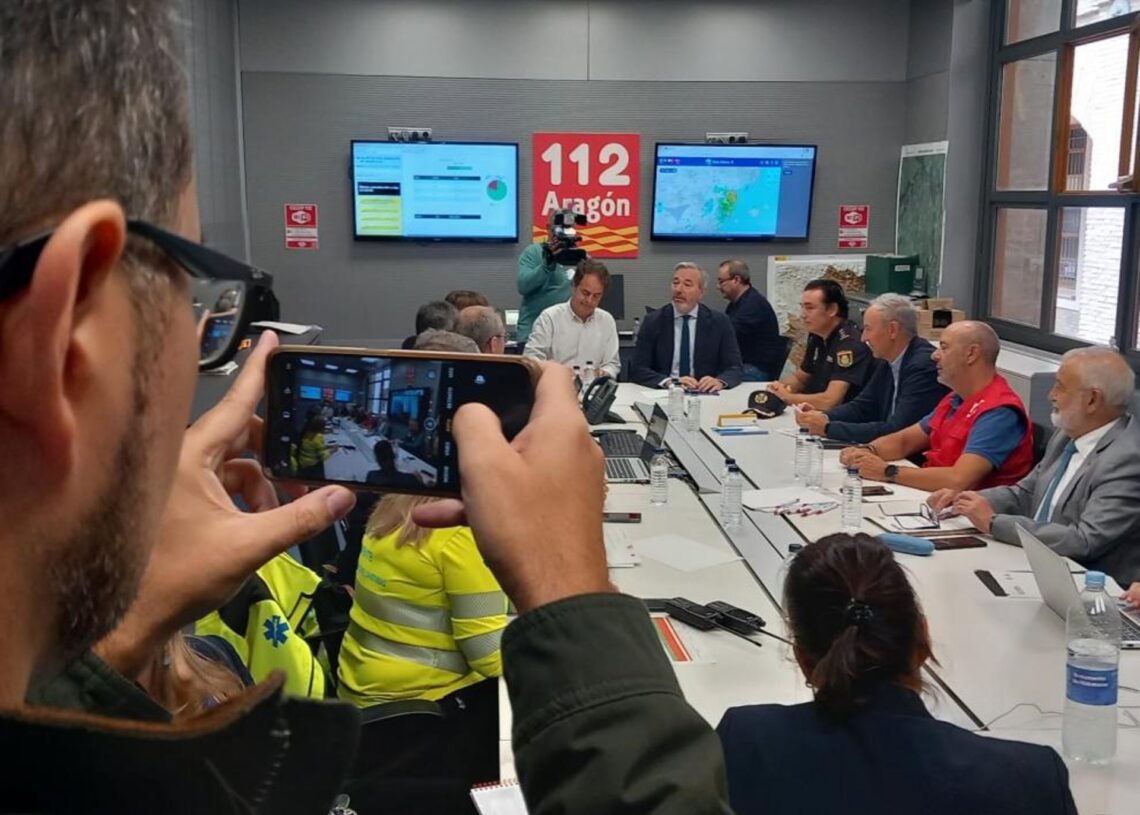 El presidente del Gobierno de Aragón, Jorge Azcón, preside la reunión del CECOPI.DGA.
