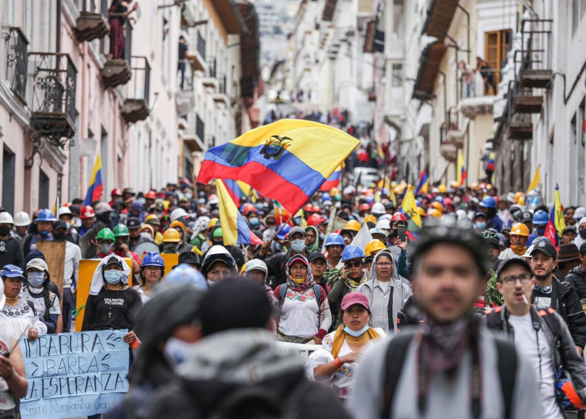 Archivo - Manifestación en Quito durante el paro nacional convocado por organizaciones indígenas en EcuadorJoaquin Montenegro Humanante/dpa - Archivo