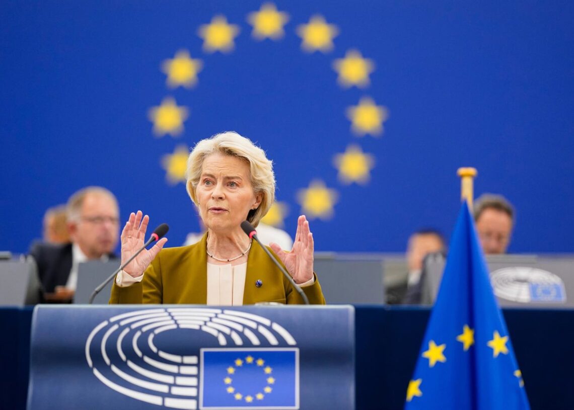 La presidenta de la Comisión Europea, Ursula von der Leyen, durante su intervención en el debate sobre el Estado de la Unión (SOTEU) en el pleno del Parlamento Europeo en Estrasbugo (Francia).PHILIPPE BUISSIN / EUROPEAN PARLIAMENT
