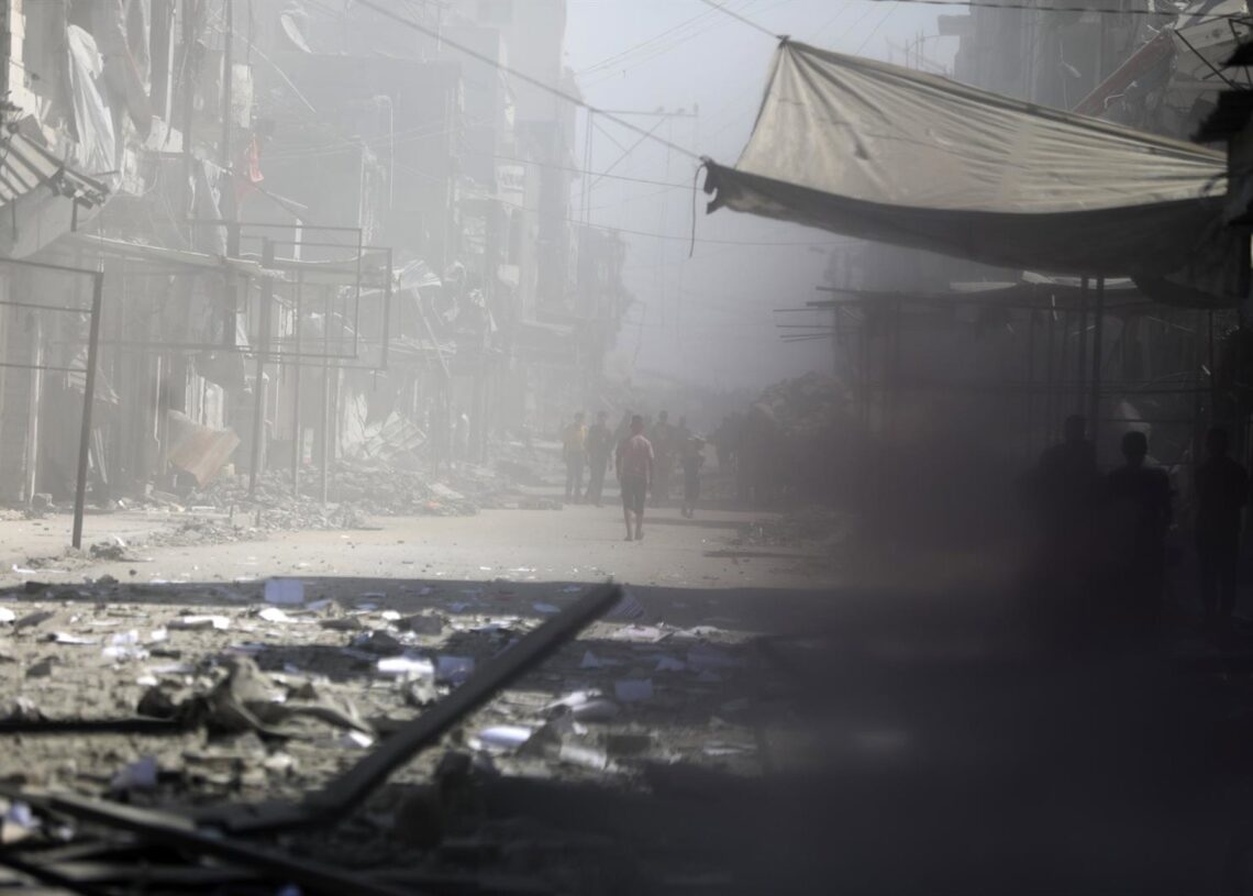 Archivo - Imagen de una calle de la ciudad de Gaza tras el bombardeo israelí del Banco de PalestinaEuropa Press/Contacto/Omar Ashtawy
