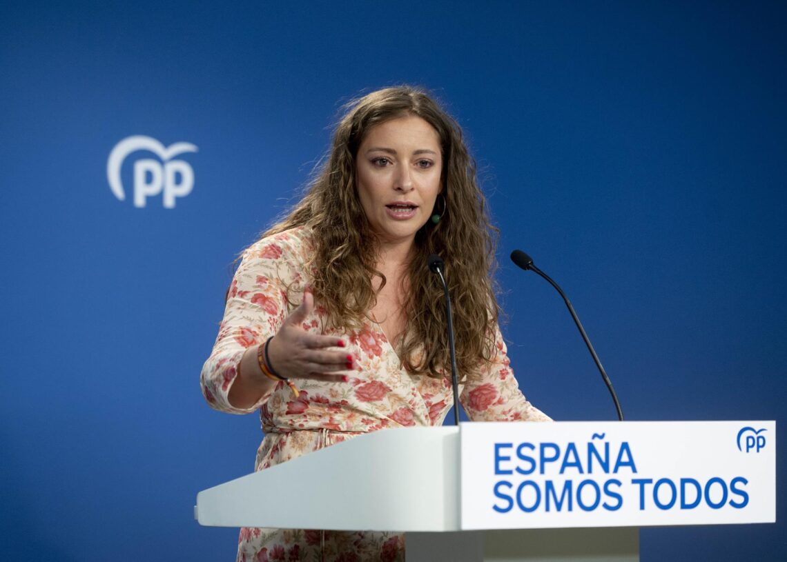 Archivo - La portavoz del Grupo Popular en el Congreso, Ester Muñoz, Alberto Ortega - Europa Press - Archivo
